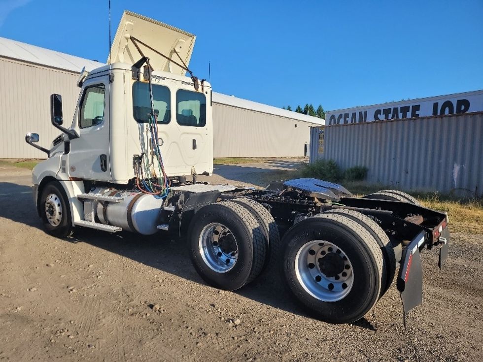 Day Cab Tractor-Heavy Duty Tractors-Freightliner-2019-T12664ST-Fitchburg-MA-453,703\n\t\tmiles-$ 47,750 - Image 5