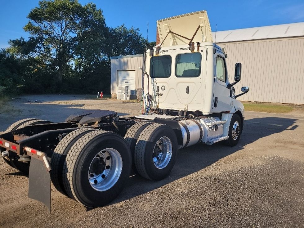 Day Cab Tractor-Heavy Duty Tractors-Freightliner-2019-T12664ST-Fitchburg-MA-453,703\n\t\tmiles-$ 47,750 - Image 7