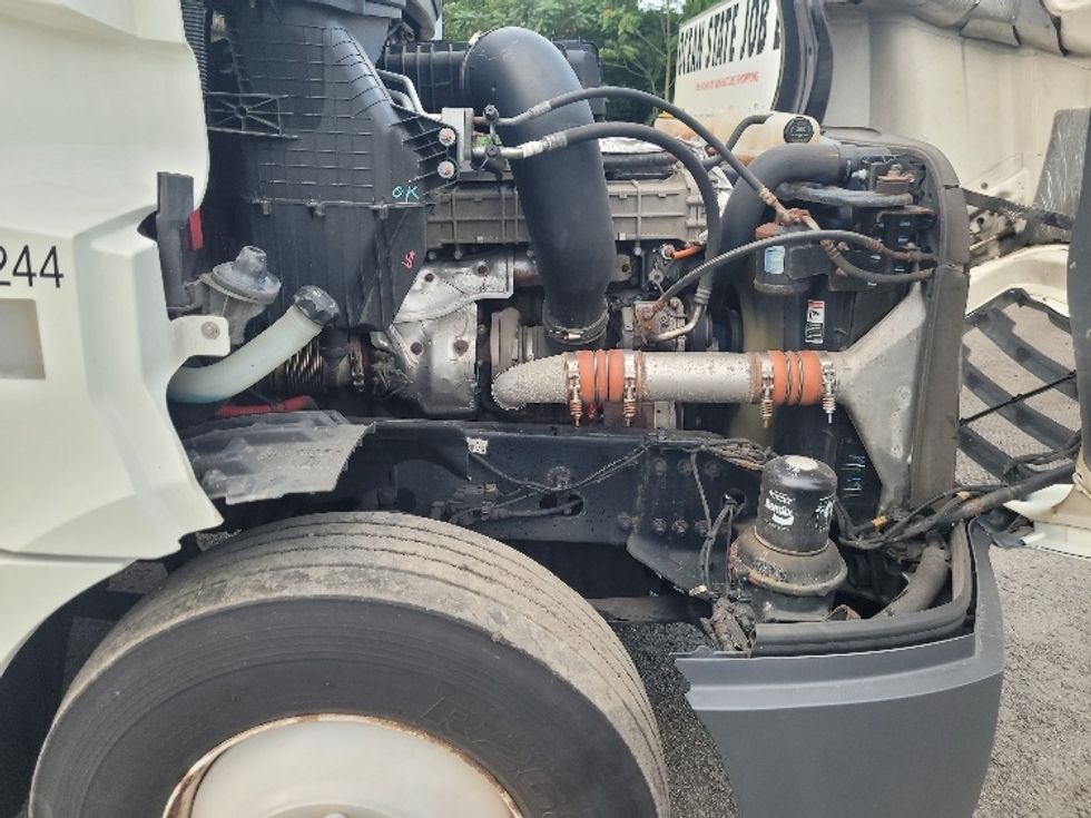 Day Cab Tractor-Heavy Duty Tractors-Freightliner-2019-T12664ST-Fitchburg-MA-486,871\n\t\tmiles-$ 43,750 - Image 15