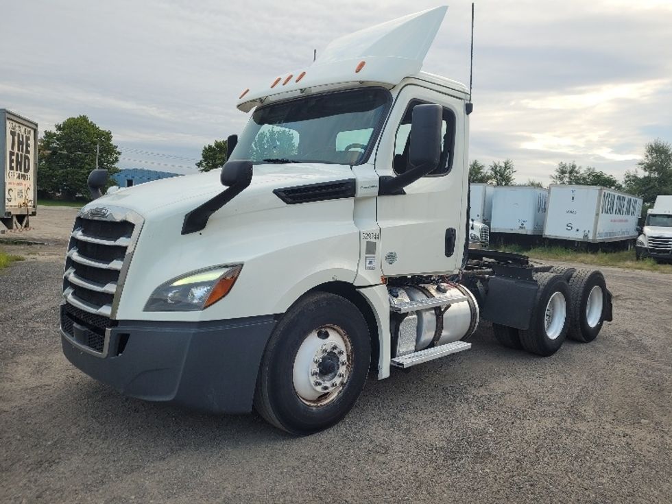 Day Cab Tractor-Heavy Duty Tractors-Freightliner-2019-T12664ST-Fitchburg-MA-486,871\n\t\tmiles-$ 43,750 - Image 3