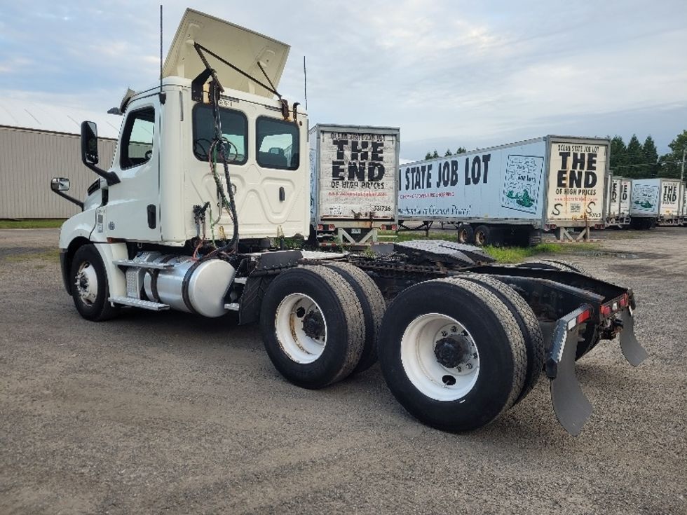 Day Cab Tractor-Heavy Duty Tractors-Freightliner-2019-T12664ST-Fitchburg-MA-486,871\n\t\tmiles-$ 43,750 - Image 5