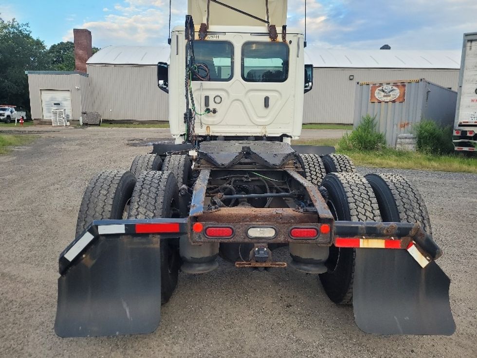 Day Cab Tractor-Heavy Duty Tractors-Freightliner-2019-T12664ST-Fitchburg-MA-486,871\n\t\tmiles-$ 43,750 - Image 6