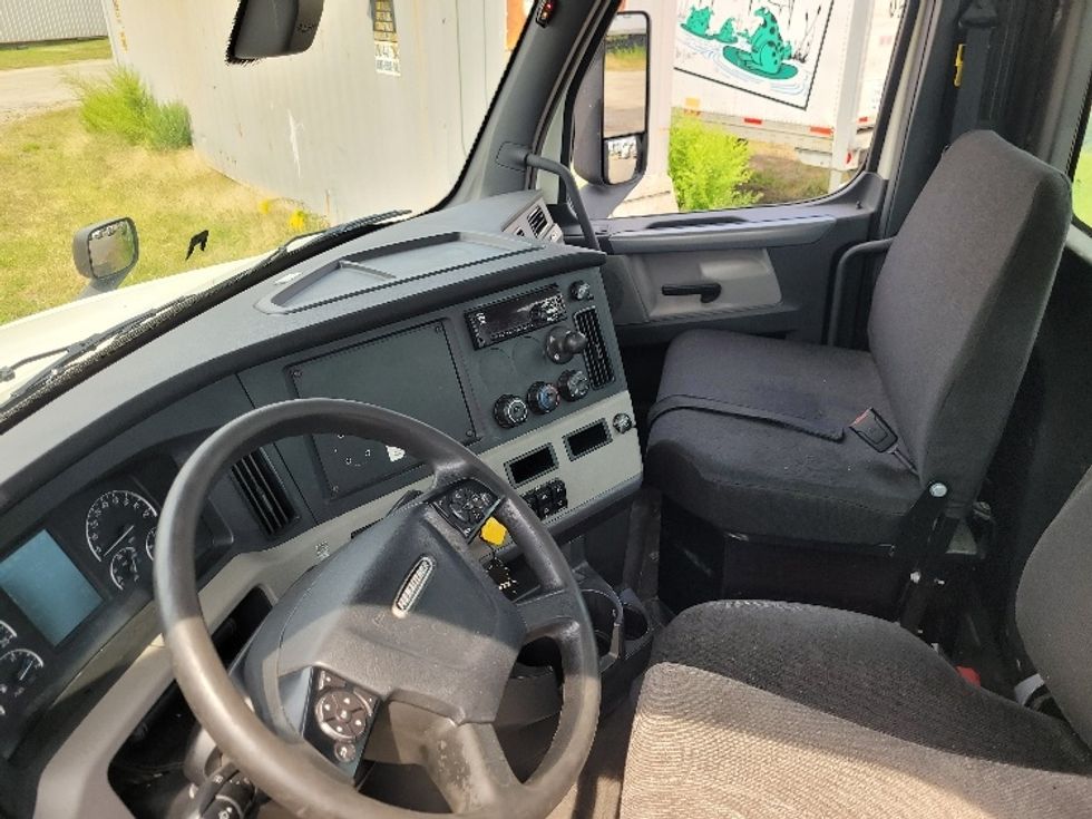 Day Cab Tractor-Heavy Duty Tractors-Freightliner-2019-T12664ST-Fitchburg-MA-487,317\n\t\tmiles-$ 45,000 - Image 10