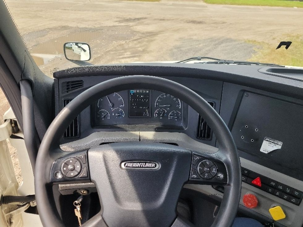 Day Cab Tractor-Heavy Duty Tractors-Freightliner-2019-T12664ST-Fitchburg-MA-487,317\n\t\tmiles-$ 45,000 - Image 11