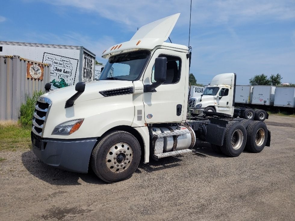 Day Cab Tractor-Heavy Duty Tractors-Freightliner-2019-T12664ST-Fitchburg-MA-487,317\n\t\tmiles-$ 45,000 - Image 3
