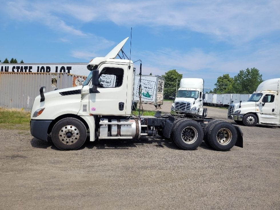 Day Cab Tractor-Heavy Duty Tractors-Freightliner-2019-T12664ST-Fitchburg-MA-487,317\n\t\tmiles-$ 45,000 - Image 4