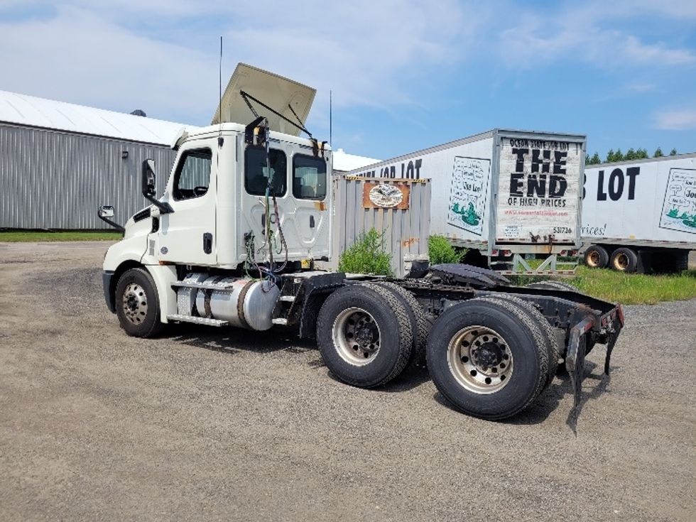 Day Cab Tractor-Heavy Duty Tractors-Freightliner-2019-T12664ST-Fitchburg-MA-487,317\n\t\tmiles-$ 45,000 - Image 5