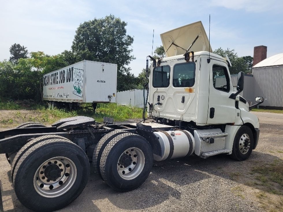 Day Cab Tractor-Heavy Duty Tractors-Freightliner-2019-T12664ST-Fitchburg-MA-487,317\n\t\tmiles-$ 45,000 - Image 7