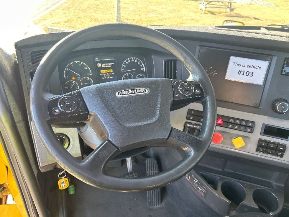 Day Cab Tractor-Heavy Duty Tractors-Freightliner-2019-T12664ST-Fitchburg-MA-494,134\n\t\tmiles-$ 32,500 - Image 11