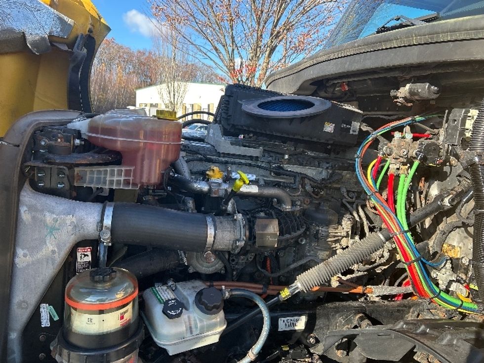 Day Cab Tractor-Heavy Duty Tractors-Freightliner-2019-T12664ST-Fitchburg-MA-494,134\n\t\tmiles-$ 32,500 - Image 16