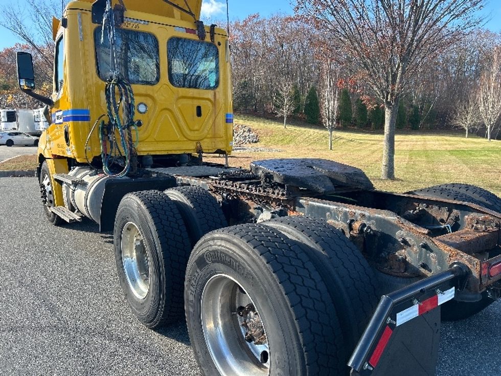 Day Cab Tractor-Heavy Duty Tractors-Freightliner-2019-T12664ST-Fitchburg-MA-494,134\n\t\tmiles-$ 32,500 - Image 17