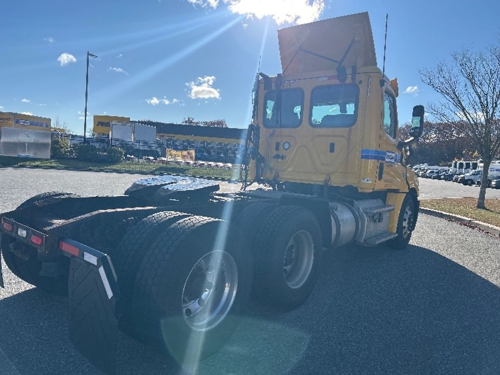 Day Cab Tractor-Heavy Duty Tractors-Freightliner-2019-T12664ST-Fitchburg-MA-494,134\n\t\tmiles-$ 32,500 - Image 18