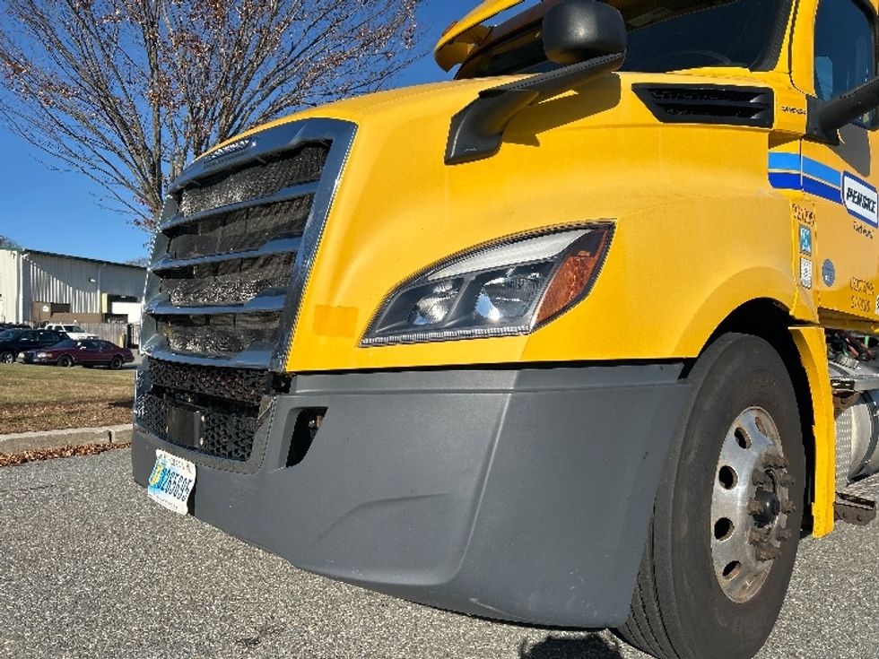 Day Cab Tractor-Heavy Duty Tractors-Freightliner-2019-T12664ST-Fitchburg-MA-494,134\n\t\tmiles-$ 32,500 - Image 19