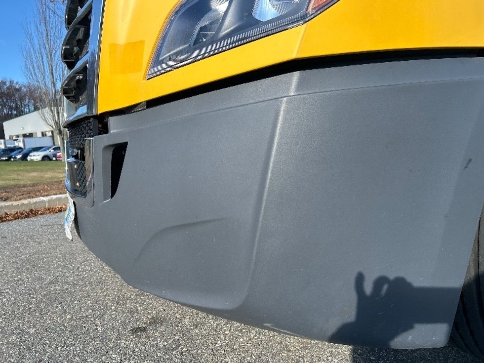 Day Cab Tractor-Heavy Duty Tractors-Freightliner-2019-T12664ST-Fitchburg-MA-494,134\n\t\tmiles-$ 32,500 - Image 21