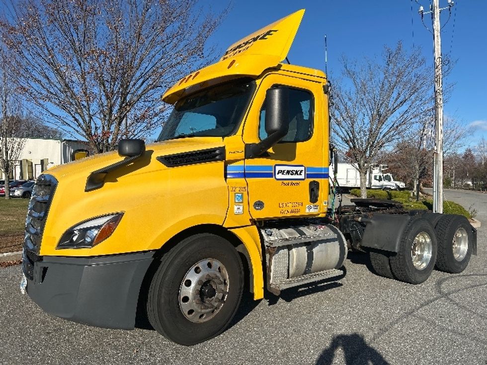 Day Cab Tractor-Heavy Duty Tractors-Freightliner-2019-T12664ST-Fitchburg-MA-494,134\n\t\tmiles-$ 32,500 - Image 3