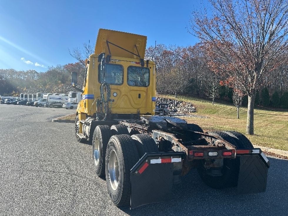 Day Cab Tractor-Heavy Duty Tractors-Freightliner-2019-T12664ST-Fitchburg-MA-494,134\n\t\tmiles-$ 32,500 - Image 5