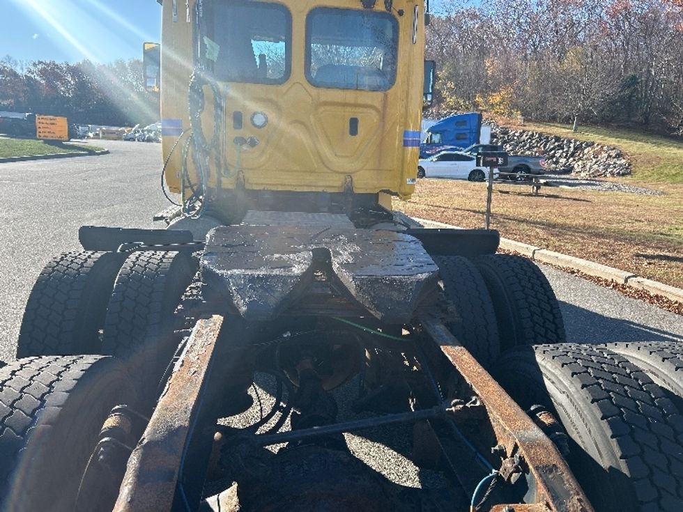 Day Cab Tractor-Heavy Duty Tractors-Freightliner-2019-T12664ST-Fitchburg-MA-494,134\n\t\tmiles-$ 32,500 - Image 6