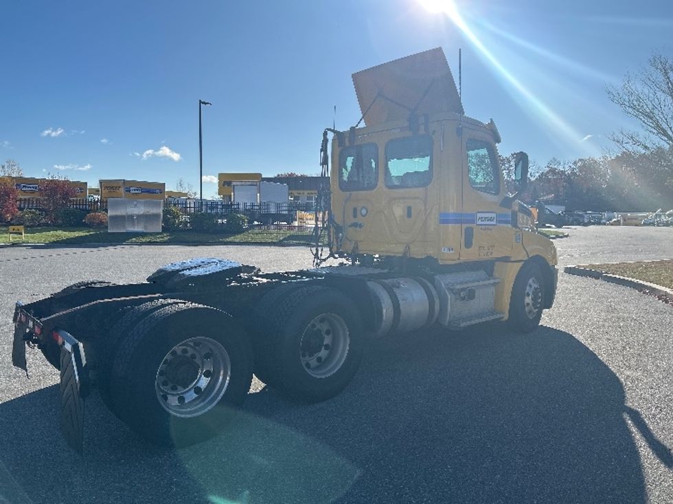 Day Cab Tractor-Heavy Duty Tractors-Freightliner-2019-T12664ST-Fitchburg-MA-494,134\n\t\tmiles-$ 32,500 - Image 7