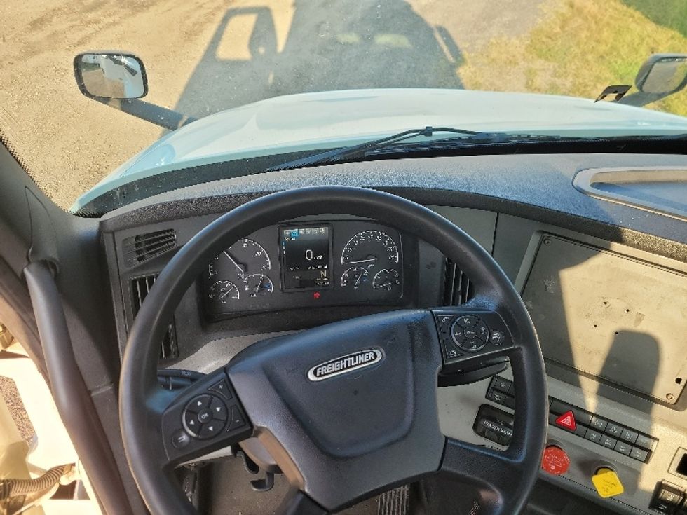 Day Cab Tractor-Heavy Duty Tractors-Freightliner-2019-T12664ST-Fitchburg-MA-506,300\n\t\tmiles-$ 42,000 - Image 11