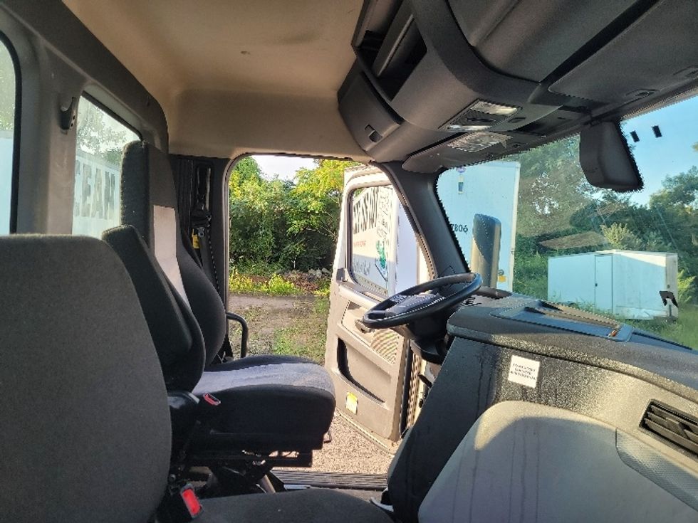 Day Cab Tractor-Heavy Duty Tractors-Freightliner-2019-T12664ST-Fitchburg-MA-506,300\n\t\tmiles-$ 42,000 - Image 14