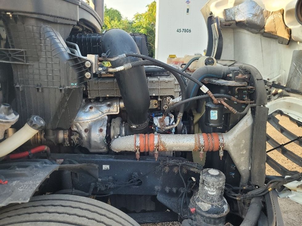 Day Cab Tractor-Heavy Duty Tractors-Freightliner-2019-T12664ST-Fitchburg-MA-506,300\n\t\tmiles-$ 42,000 - Image 15