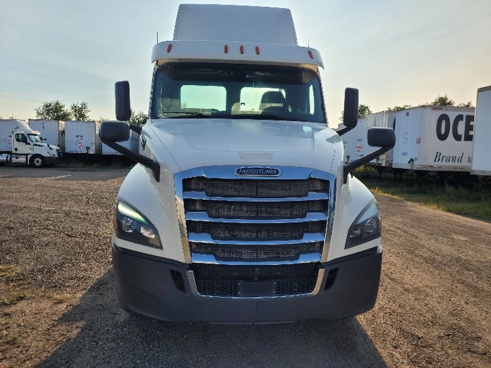 Day Cab Tractor-Heavy Duty Tractors-Freightliner-2019-T12664ST-Fitchburg-MA-506,300\n\t\tmiles-$ 42,000 - Image 2