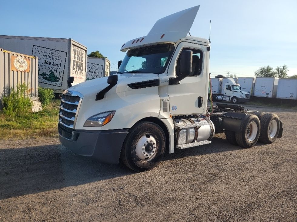 Day Cab Tractor-Heavy Duty Tractors-Freightliner-2019-T12664ST-Fitchburg-MA-506,300\n\t\tmiles-$ 42,000 - Image 3