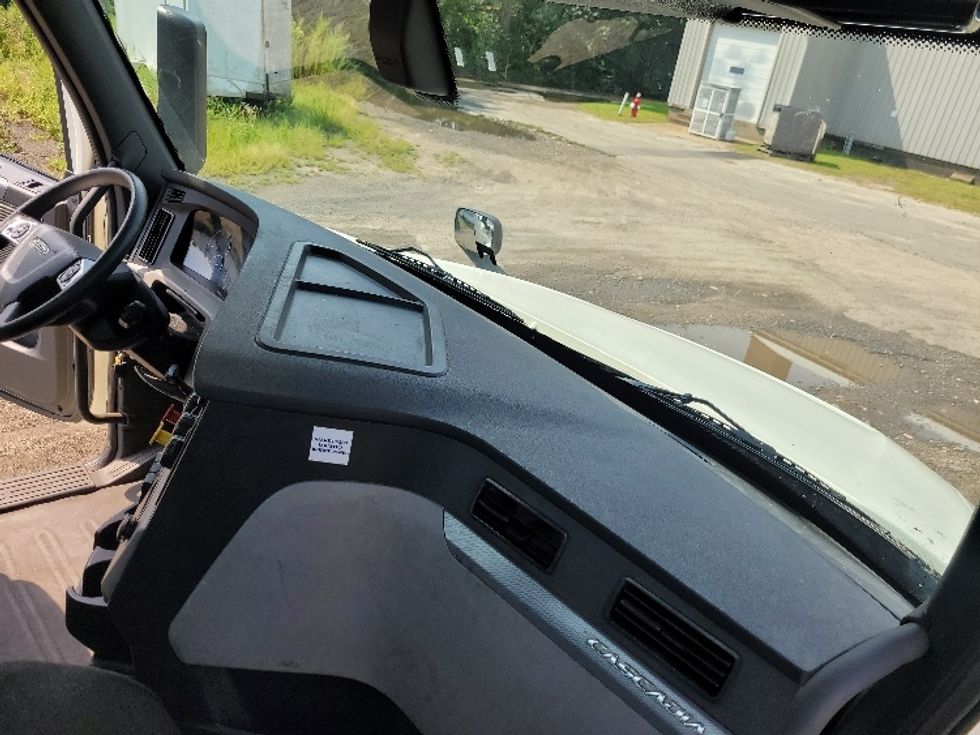 Day Cab Tractor-Heavy Duty Tractors-Freightliner-2019-T12664ST-Fitchburg-MA-531,577\n\t\tmiles-$ 41,250 - Image 13