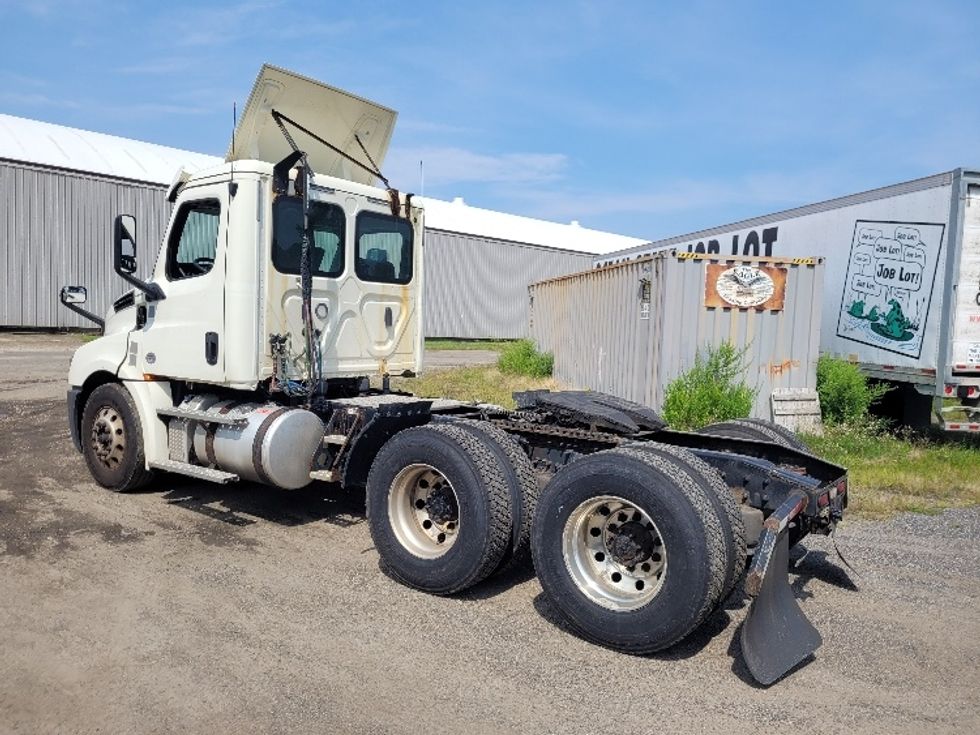 Day Cab Tractor-Heavy Duty Tractors-Freightliner-2019-T12664ST-Fitchburg-MA-531,577\n\t\tmiles-$ 41,250 - Image 5