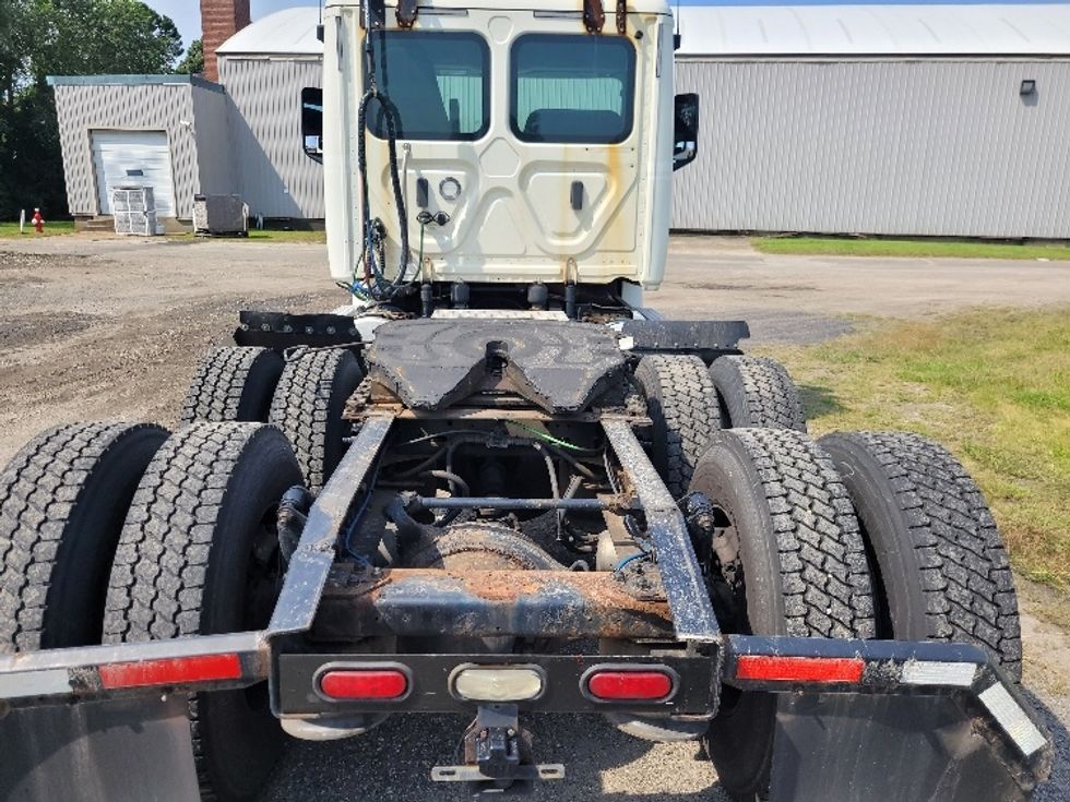 Day Cab Tractor-Heavy Duty Tractors-Freightliner-2019-T12664ST-Fitchburg-MA-531,577\n\t\tmiles-$ 41,250 - Image 6