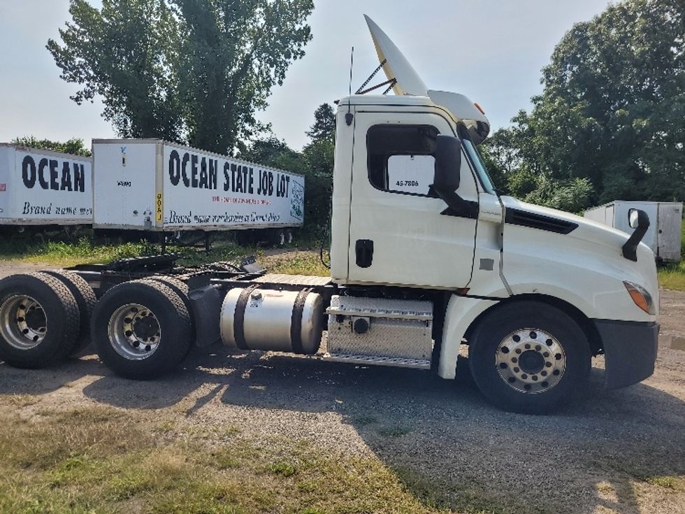 Day Cab Tractor-Heavy Duty Tractors-Freightliner-2019-T12664ST-Fitchburg-MA-531,577\n\t\tmiles-$ 41,250 - Image 8