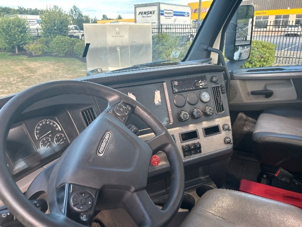 Day Cab Tractor-Heavy Duty Tractors-Freightliner-2019-T12664ST-Fitchburg-MA-594,637\n\t\tmiles-$ 30,250 - Image 10