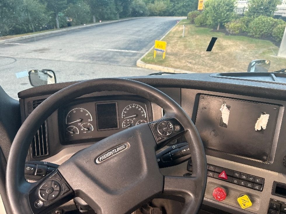 Day Cab Tractor-Heavy Duty Tractors-Freightliner-2019-T12664ST-Fitchburg-MA-594,637\n\t\tmiles-$ 30,250 - Image 11