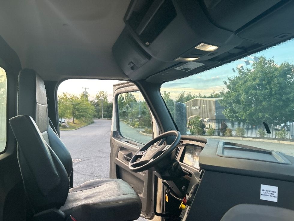 Day Cab Tractor-Heavy Duty Tractors-Freightliner-2019-T12664ST-Fitchburg-MA-594,637\n\t\tmiles-$ 30,250 - Image 14