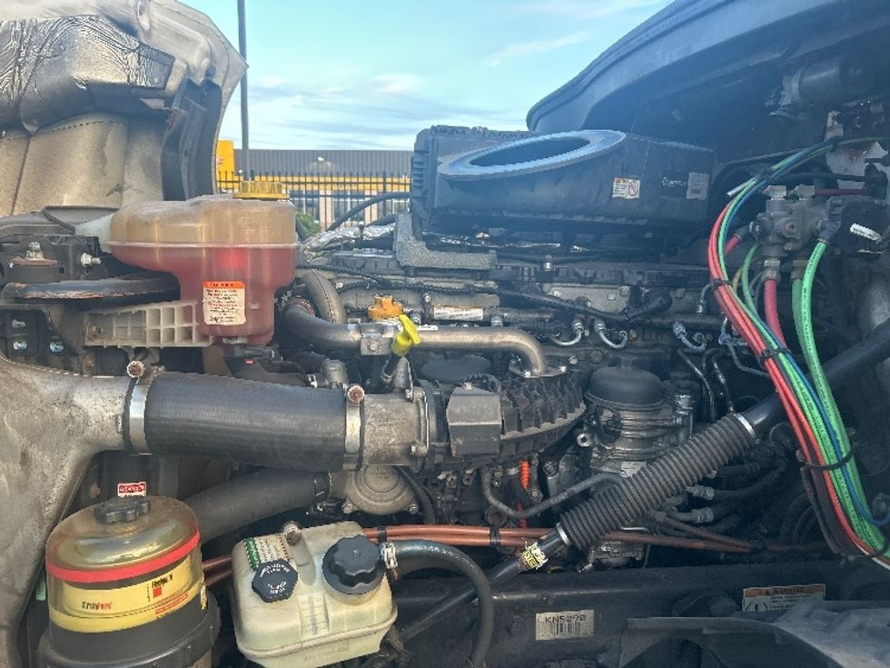 Day Cab Tractor-Heavy Duty Tractors-Freightliner-2019-T12664ST-Fitchburg-MA-594,637\n\t\tmiles-$ 30,250 - Image 16