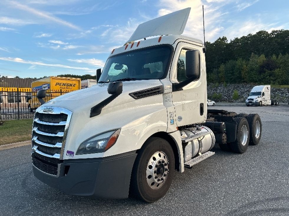 Day Cab Tractor-Heavy Duty Tractors-Freightliner-2019-T12664ST-Fitchburg-MA-594,637\n\t\tmiles-$ 30,250 - Image 3