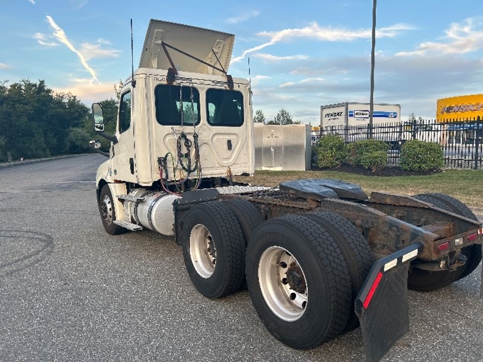 Day Cab Tractor-Heavy Duty Tractors-Freightliner-2019-T12664ST-Fitchburg-MA-594,637\n\t\tmiles-$ 30,250 - Image 5