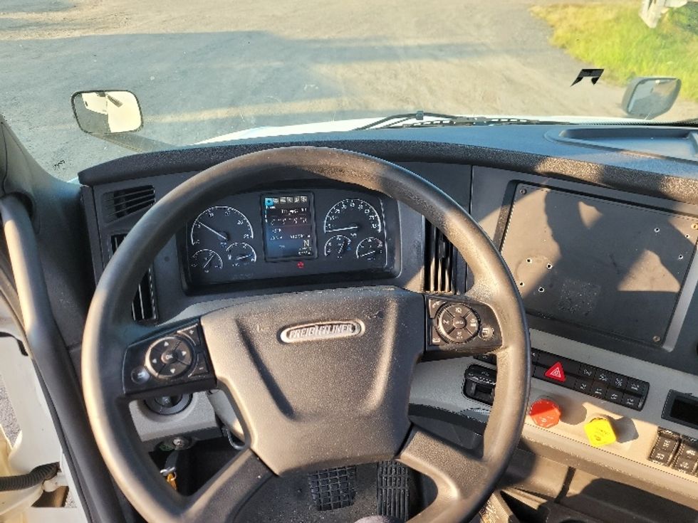 Day Cab Tractor-Heavy Duty Tractors-Freightliner-2019-T12664ST-Fitchburg-MA-612,582\n\t\tmiles-$ 34,250 - Image 10