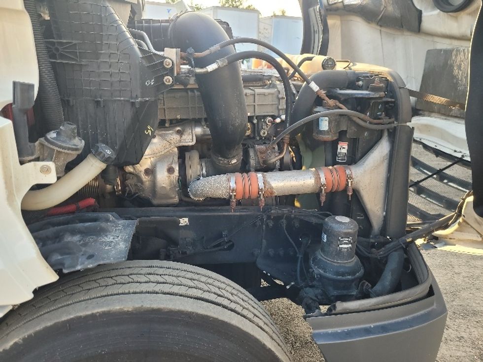 Day Cab Tractor-Heavy Duty Tractors-Freightliner-2019-T12664ST-Fitchburg-MA-612,582\n\t\tmiles-$ 34,250 - Image 14