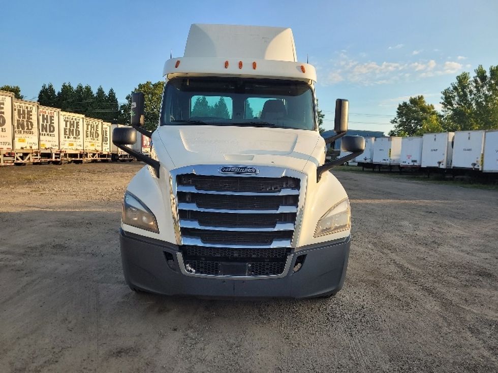 Day Cab Tractor-Heavy Duty Tractors-Freightliner-2019-T12664ST-Fitchburg-MA-612,582\n\t\tmiles-$ 34,250 - Image 2
