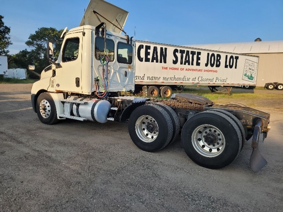 Day Cab Tractor-Heavy Duty Tractors-Freightliner-2019-T12664ST-Fitchburg-MA-612,582\n\t\tmiles-$ 34,250 - Image 5