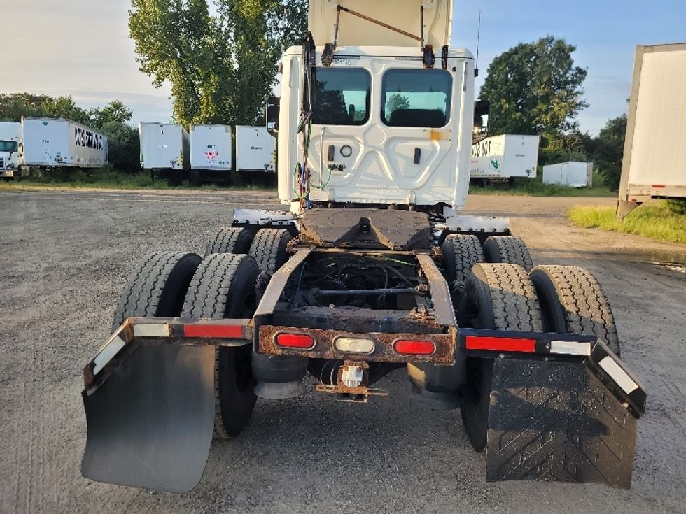Day Cab Tractor-Heavy Duty Tractors-Freightliner-2019-T12664ST-Fitchburg-MA-612,582\n\t\tmiles-$ 34,250 - Image 6