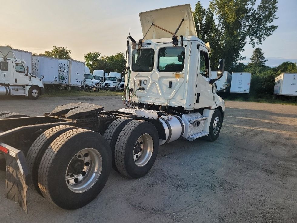 Day Cab Tractor-Heavy Duty Tractors-Freightliner-2019-T12664ST-Fitchburg-MA-612,582\n\t\tmiles-$ 34,250 - Image 7