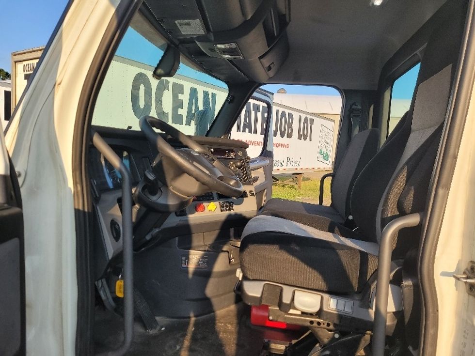 Day Cab Tractor-Heavy Duty Tractors-Freightliner-2019-T12664ST-Fitchburg-MA-612,582\n\t\tmiles-$ 34,250 - Image 9