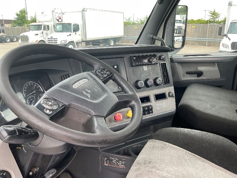 Day Cab Tractor-Heavy Duty Tractors-Freightliner-2019-T12664ST-Flint-MI-291,241\n\t\tmiles-$ 49,250 - Image 10