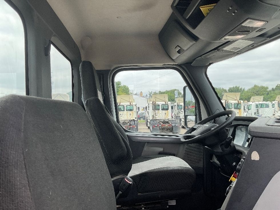 Day Cab Tractor-Heavy Duty Tractors-Freightliner-2019-T12664ST-Flint-MI-291,241\n\t\tmiles-$ 49,250 - Image 14