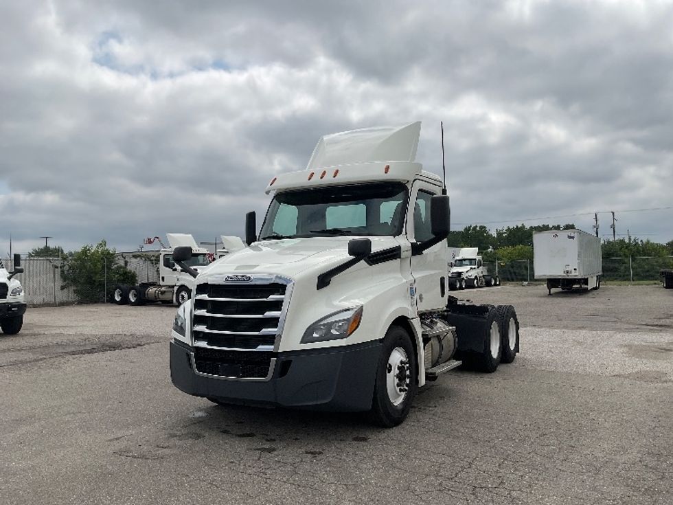 Day Cab Tractor-Heavy Duty Tractors-Freightliner-2019-T12664ST-Flint-MI-291,241\n\t\tmiles-$ 49,250 - Image 3