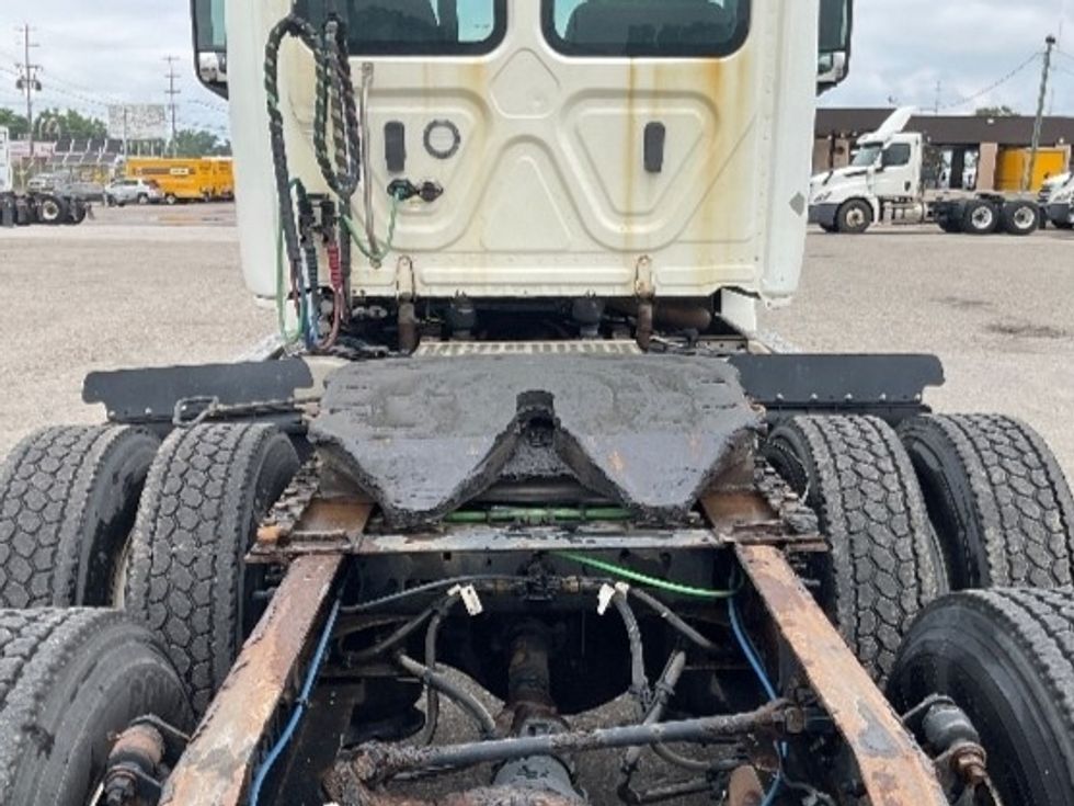 Day Cab Tractor-Heavy Duty Tractors-Freightliner-2019-T12664ST-Flint-MI-291,241\n\t\tmiles-$ 49,250 - Image 6