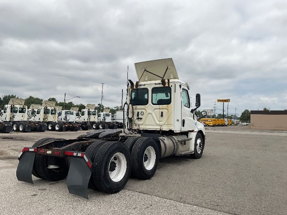 Day Cab Tractor-Heavy Duty Tractors-Freightliner-2019-T12664ST-Flint-MI-291,241\n\t\tmiles-$ 49,250 - Image 7