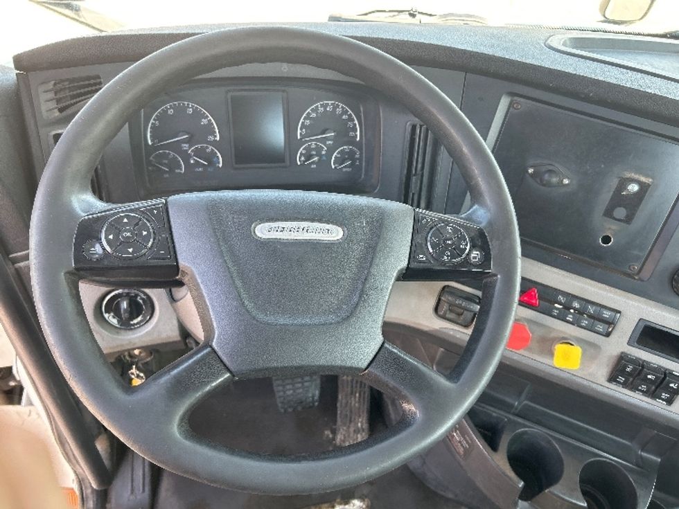 Day Cab Tractor-Heavy Duty Tractors-Freightliner-2019-T12664ST-Flint-MI-294,789\n\t\tmiles-$ 49,000 - Image 10